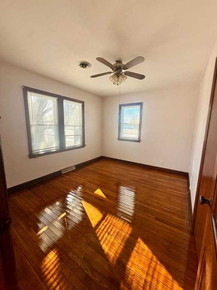 630 Windsor Rd - Photo 4 of 10