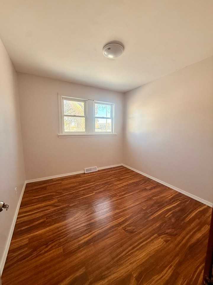 630 Windsor Rd - Photo 5 of 10