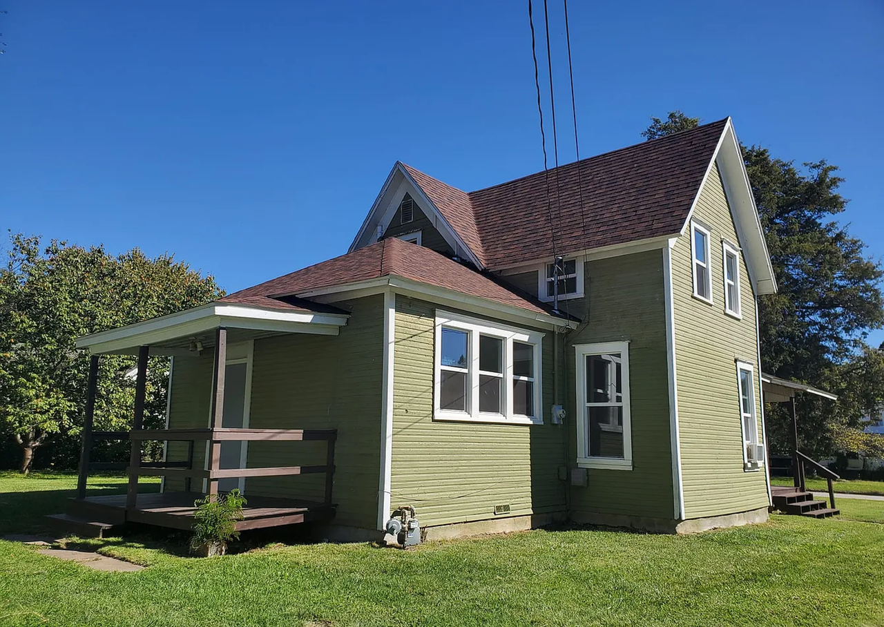 901 N Rogers Ave - Photo 2 of 20