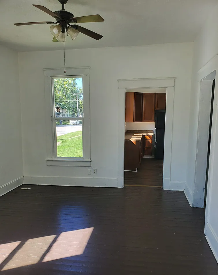 901 N Rogers Ave - Photo 3 of 20