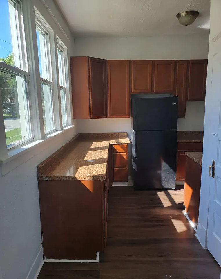 901 N Rogers Ave - Photo 4 of 20