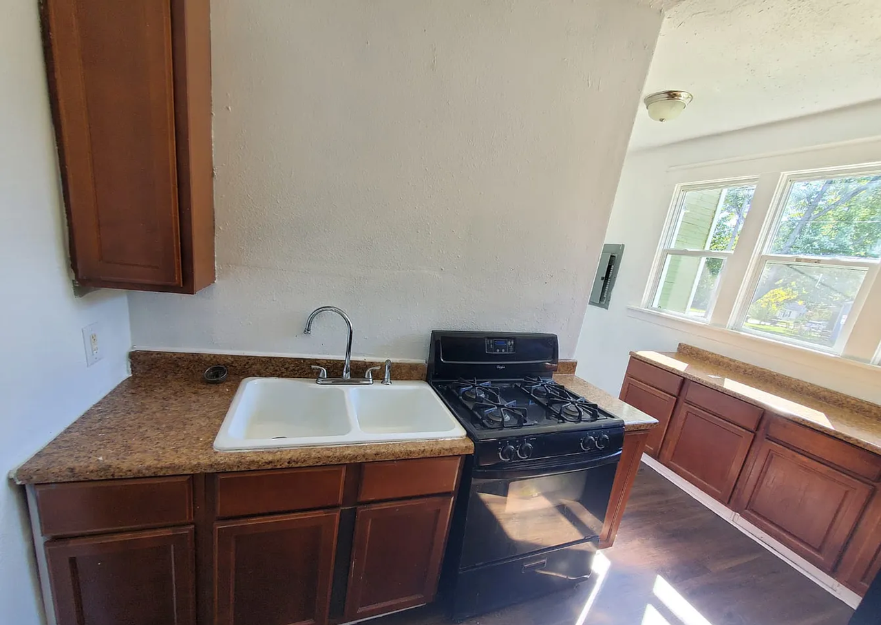 901 N Rogers Ave - Photo 6 of 20