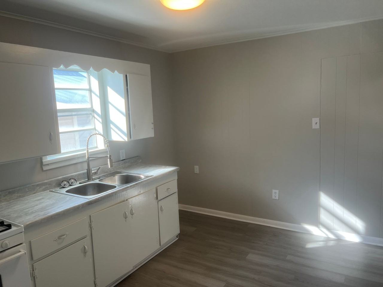 1107 Gum St - Photo 5 of 8