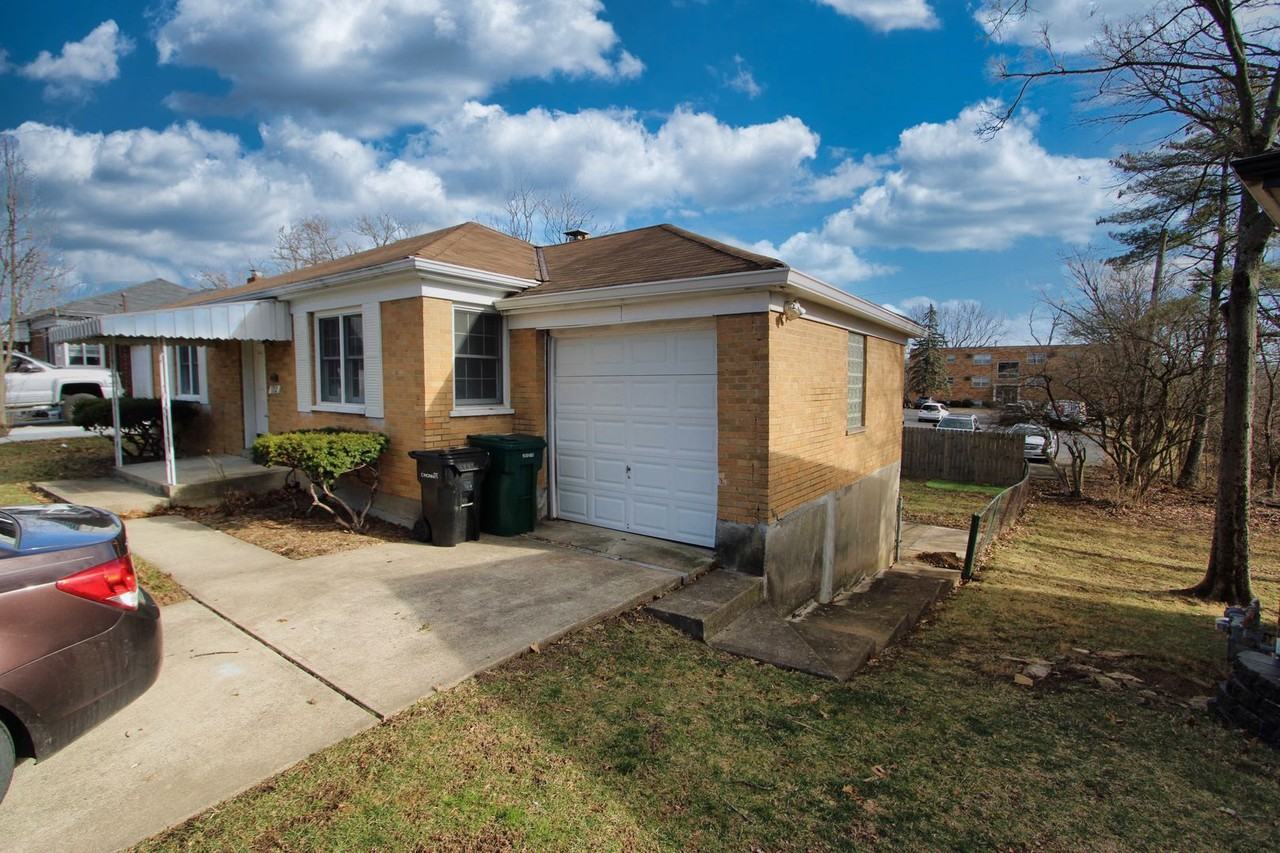 5352 Danroth Ct - Photo 3 of 22