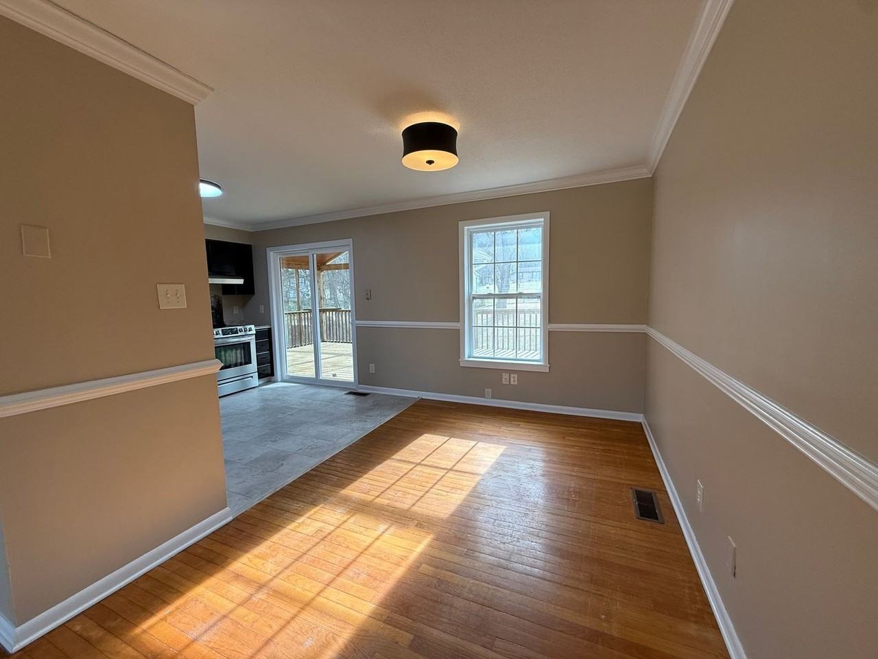 220 Brampton Rd - Photo 7 of 23