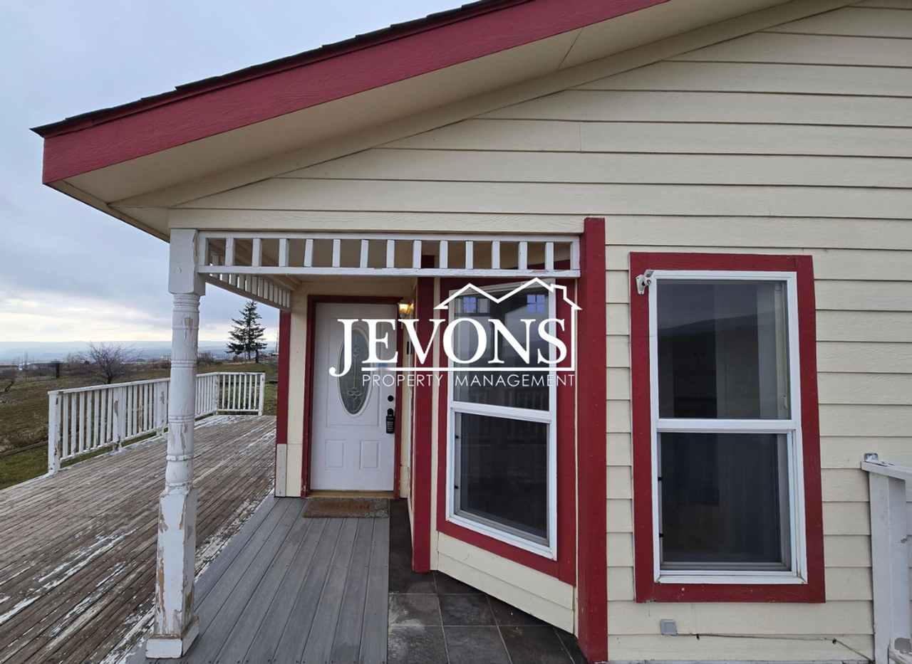 551 Point Dr - Photo 3 of 16