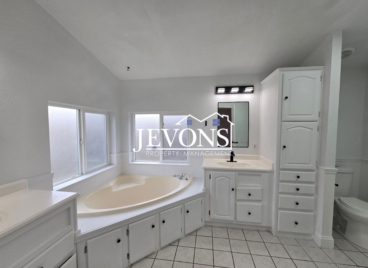 551 Point Dr - Photo 5 of 16