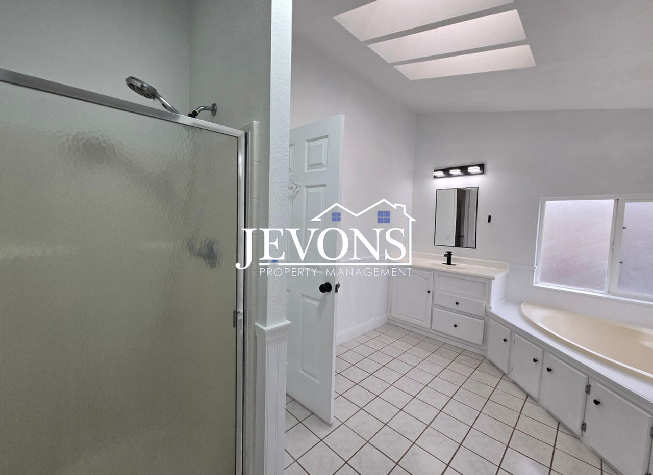 551 Point Dr - Photo 6 of 16