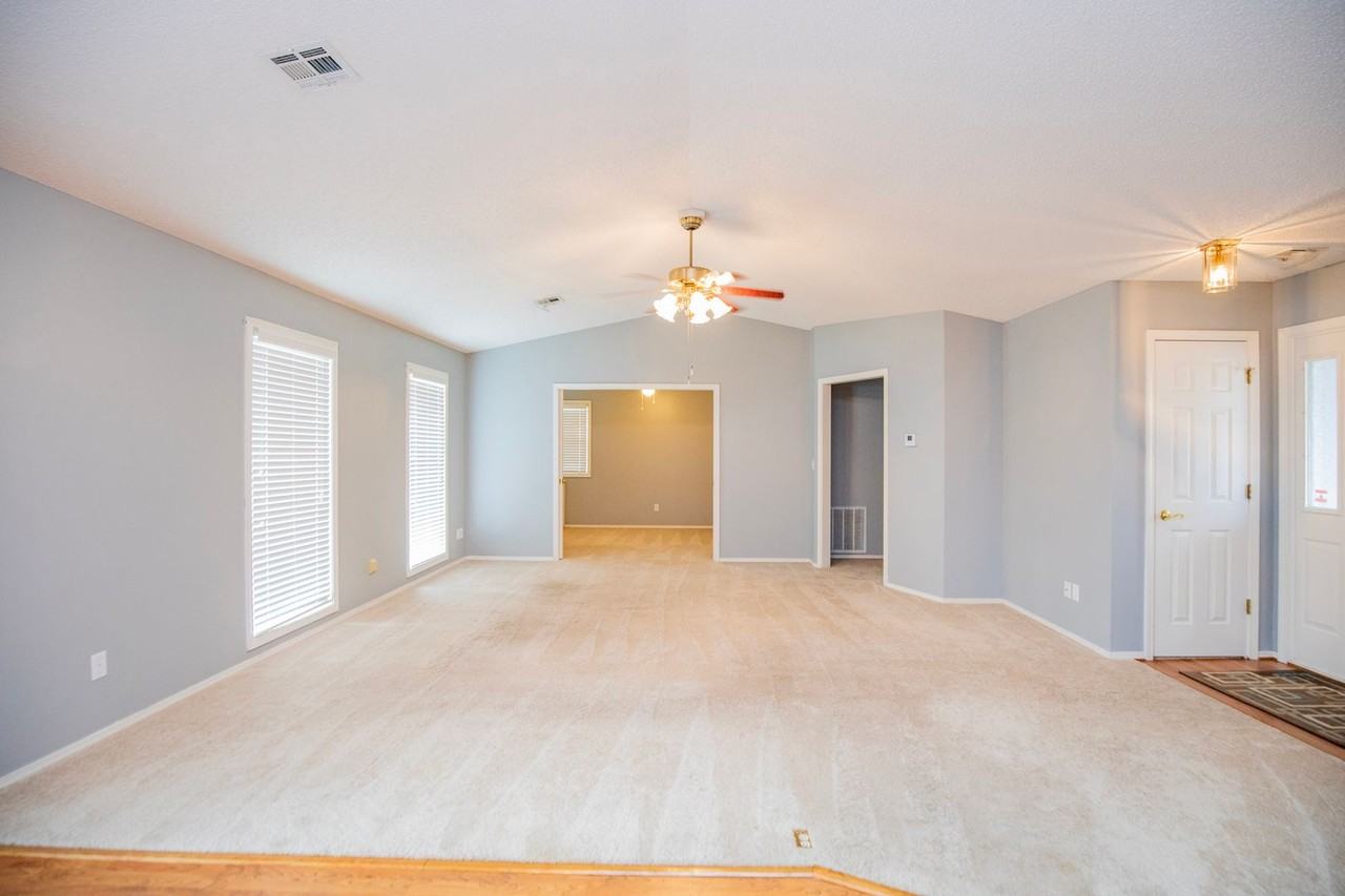 2 Newburgh Dr - Photo 2 of 22