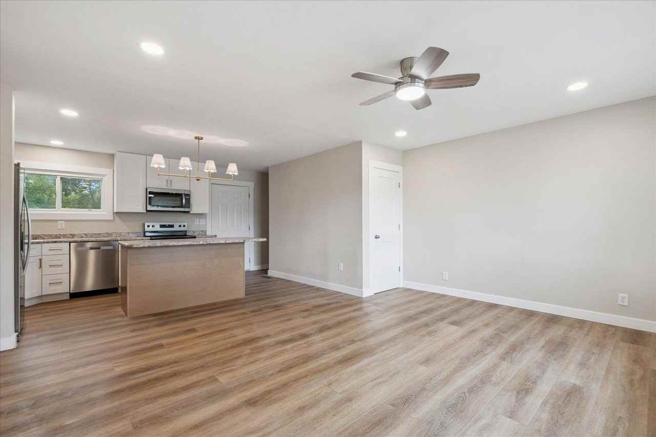 2290 Theda Dr - Photo 2 of 9