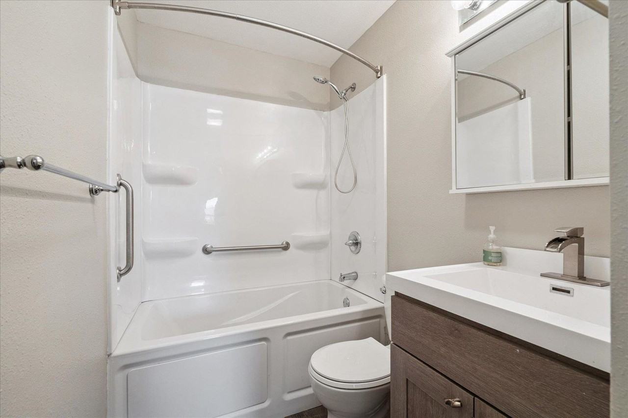 2290 Theda Dr - Photo 6 of 9