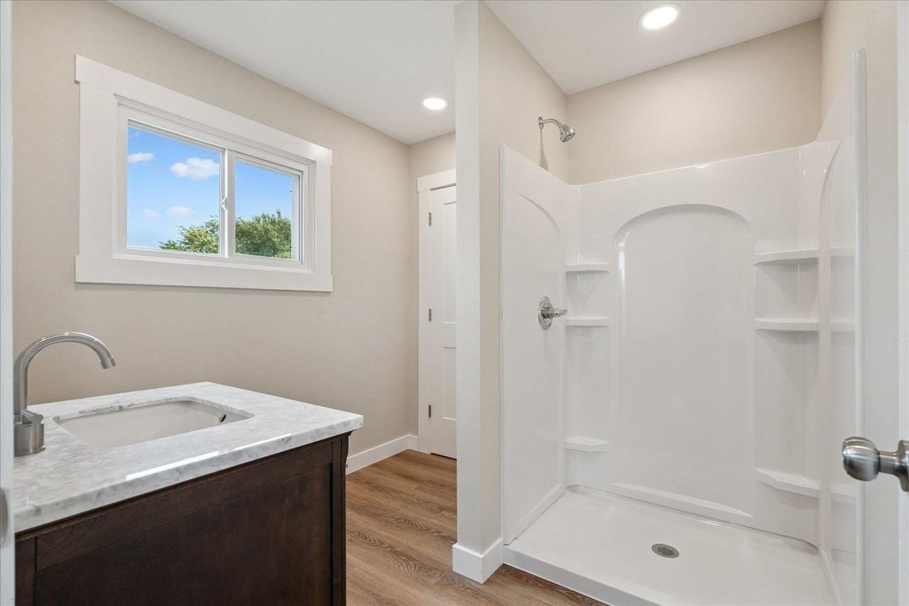 2290 Theda Dr - Photo 7 of 9