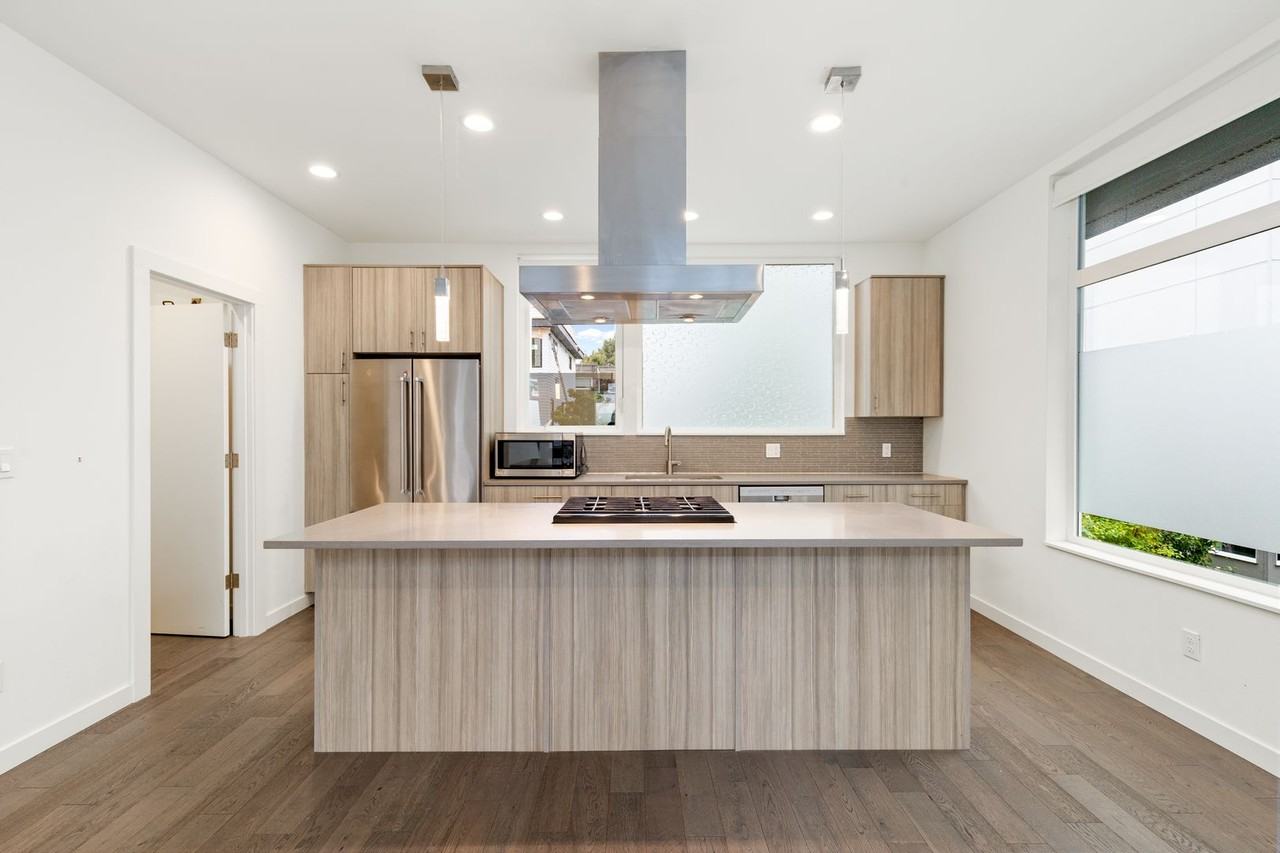 1813 Nw 65th St - Photo 3 of 26