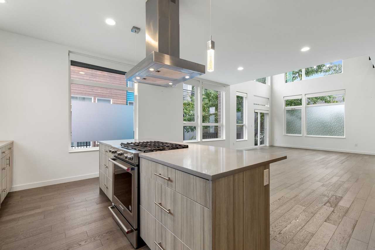 1813 Nw 65th St - Photo 4 of 26