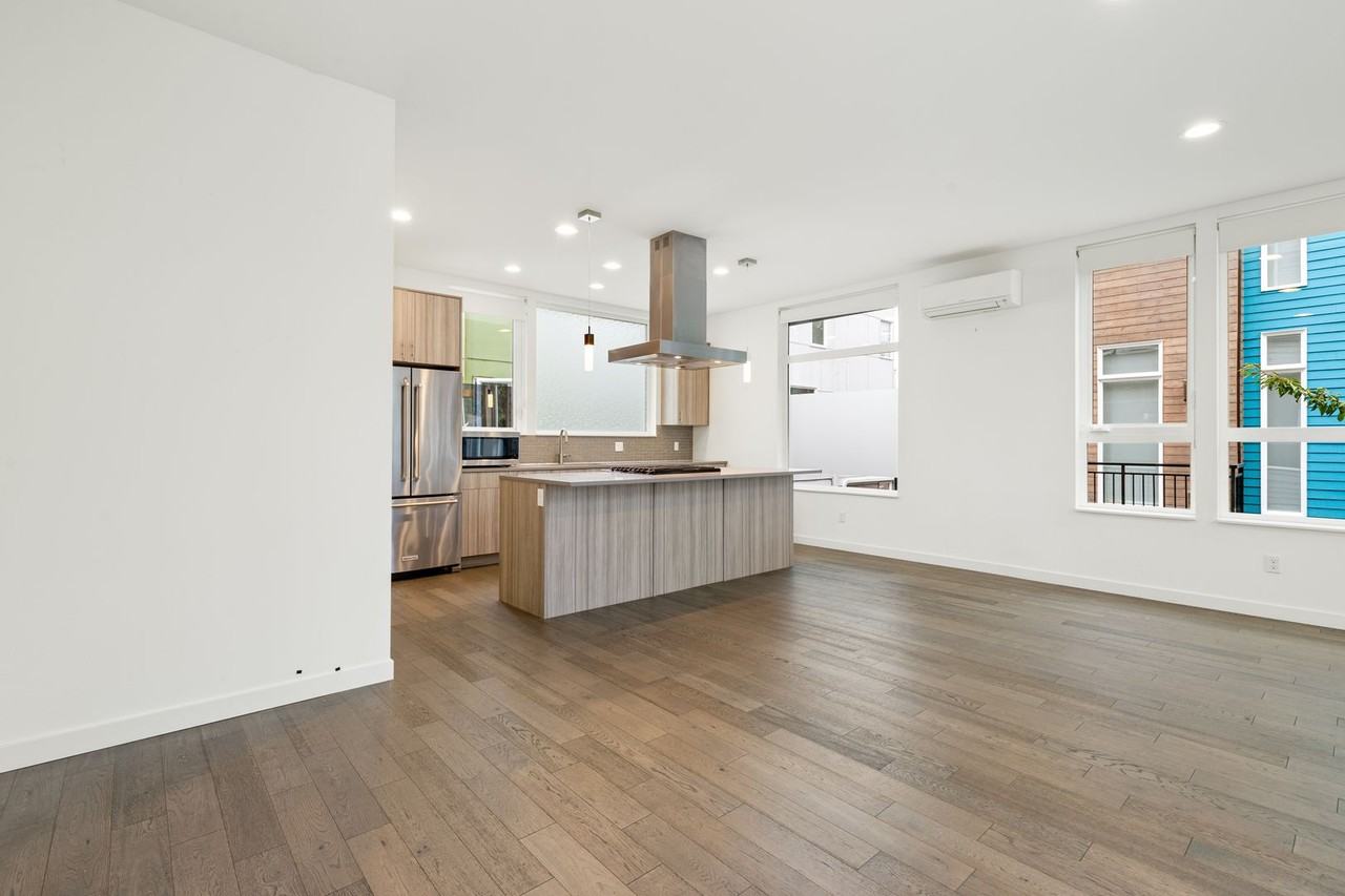 1813 Nw 65th St - Photo 5 of 26