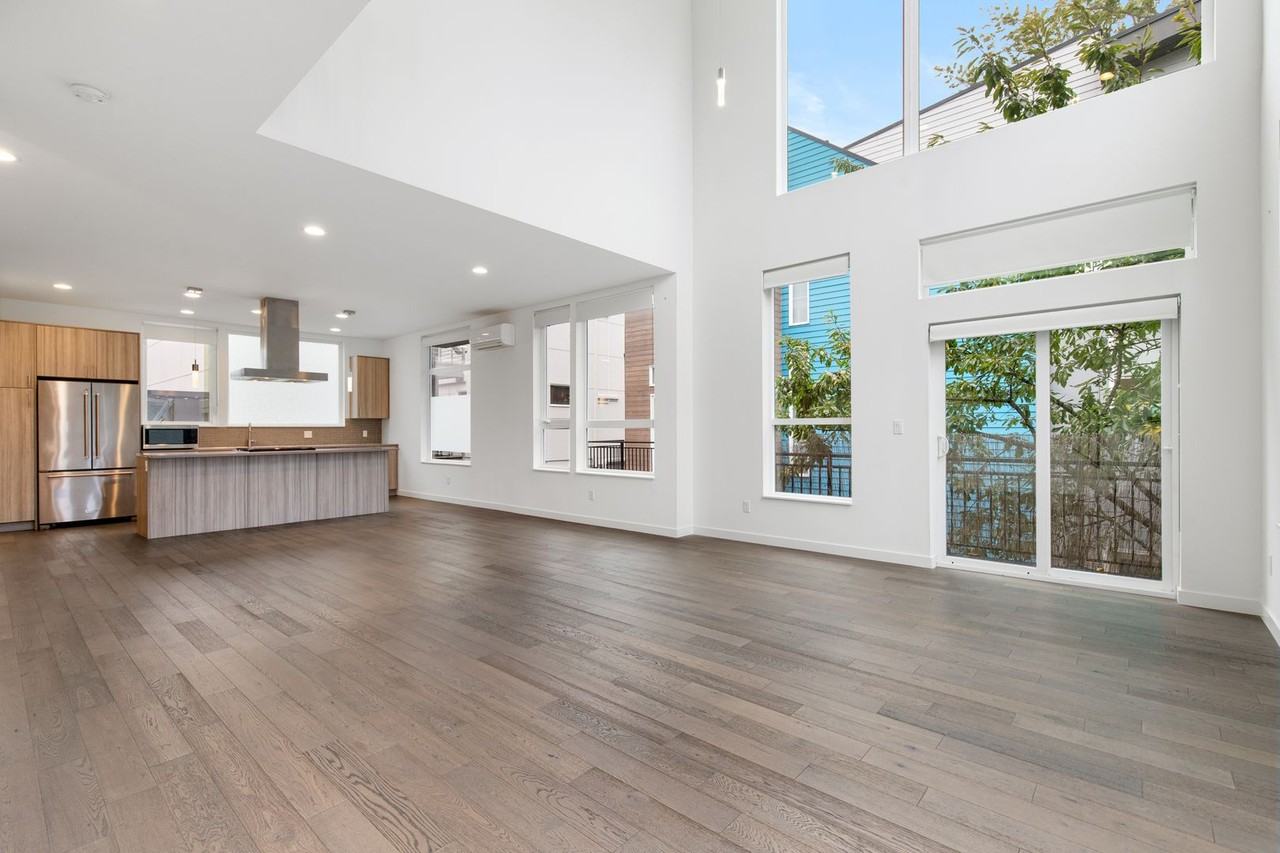 1813 Nw 65th St - Photo 6 of 26