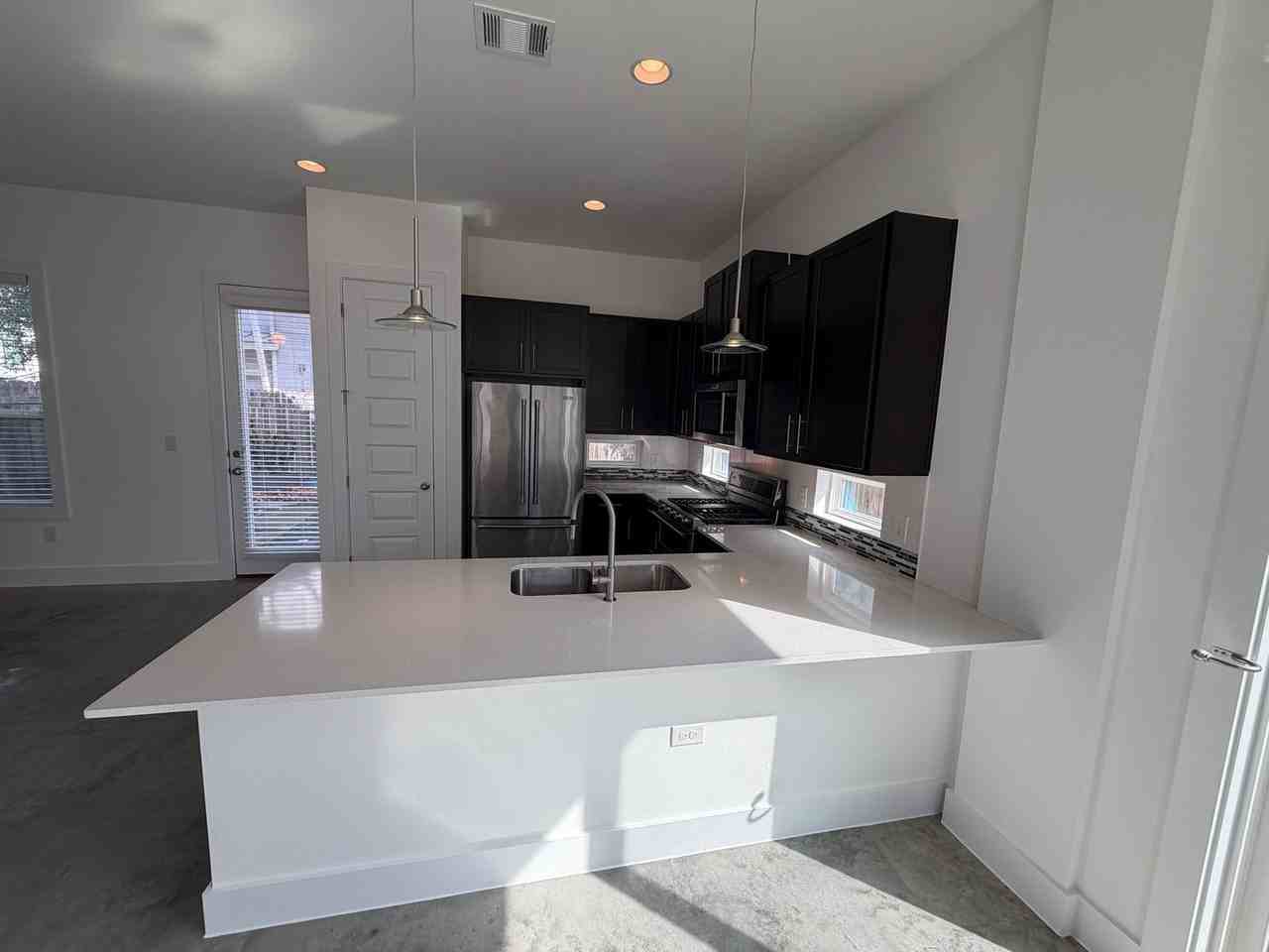 1520 W Saint Johns Ave - Photo 2 of 39