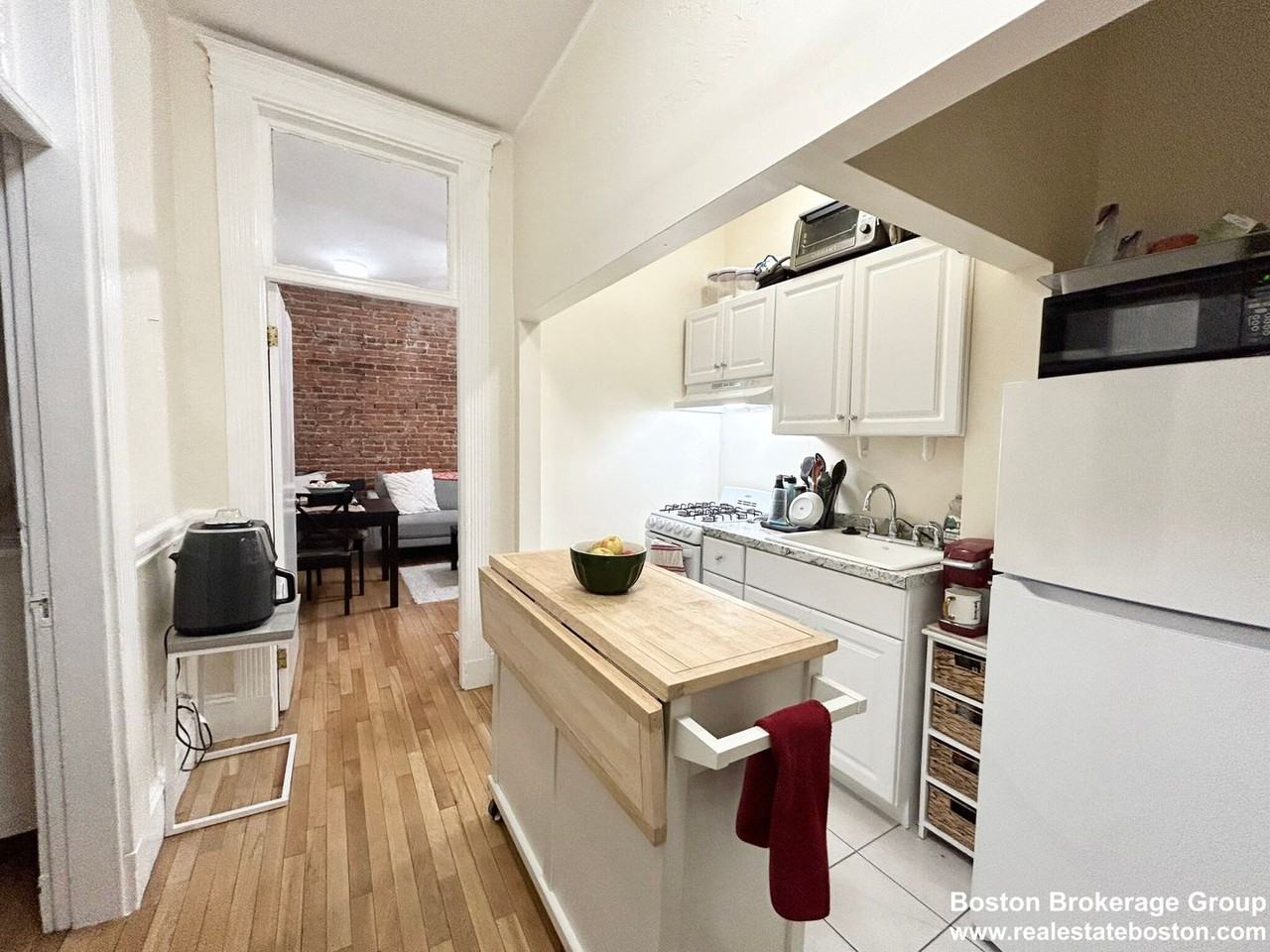 39 Hemenway St - Photo 6 of 8