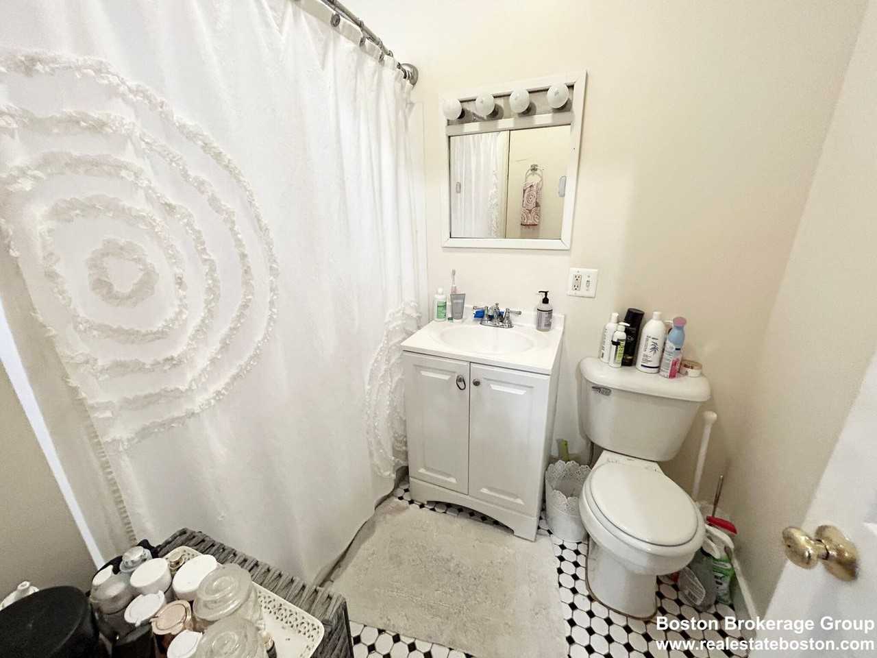 39 Hemenway St - Photo 7 of 8