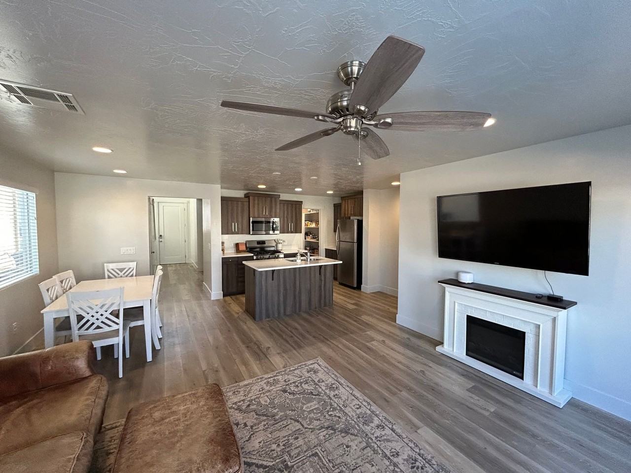 3113 E Sky Rim Way - Photo 2 of 40