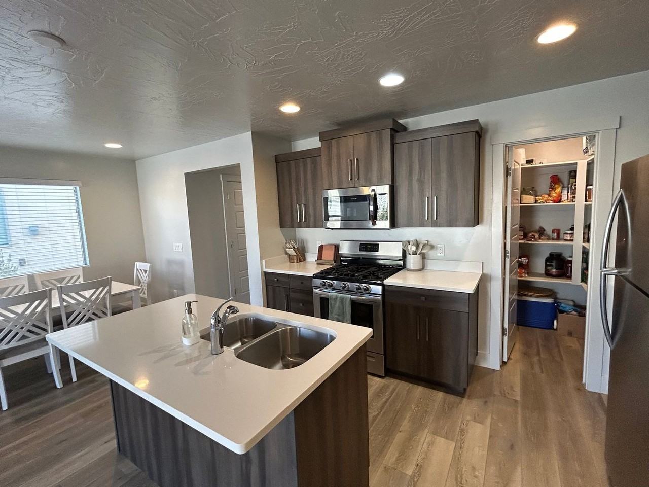 3113 E Sky Rim Way - Photo 5 of 40