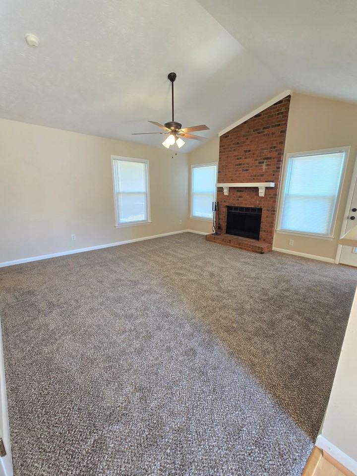 6884 Winchester St - Photo 4 of 12