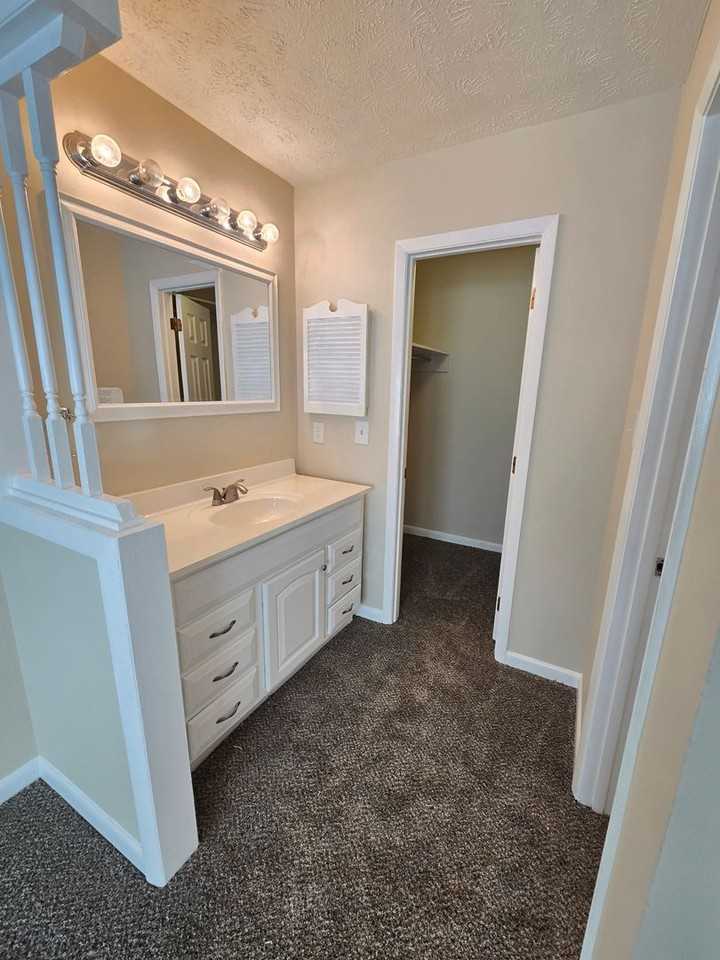 6884 Winchester St - Photo 6 of 12