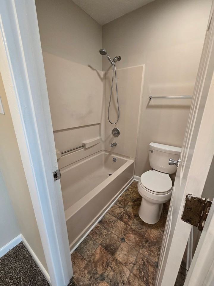 6884 Winchester St - Photo 7 of 12