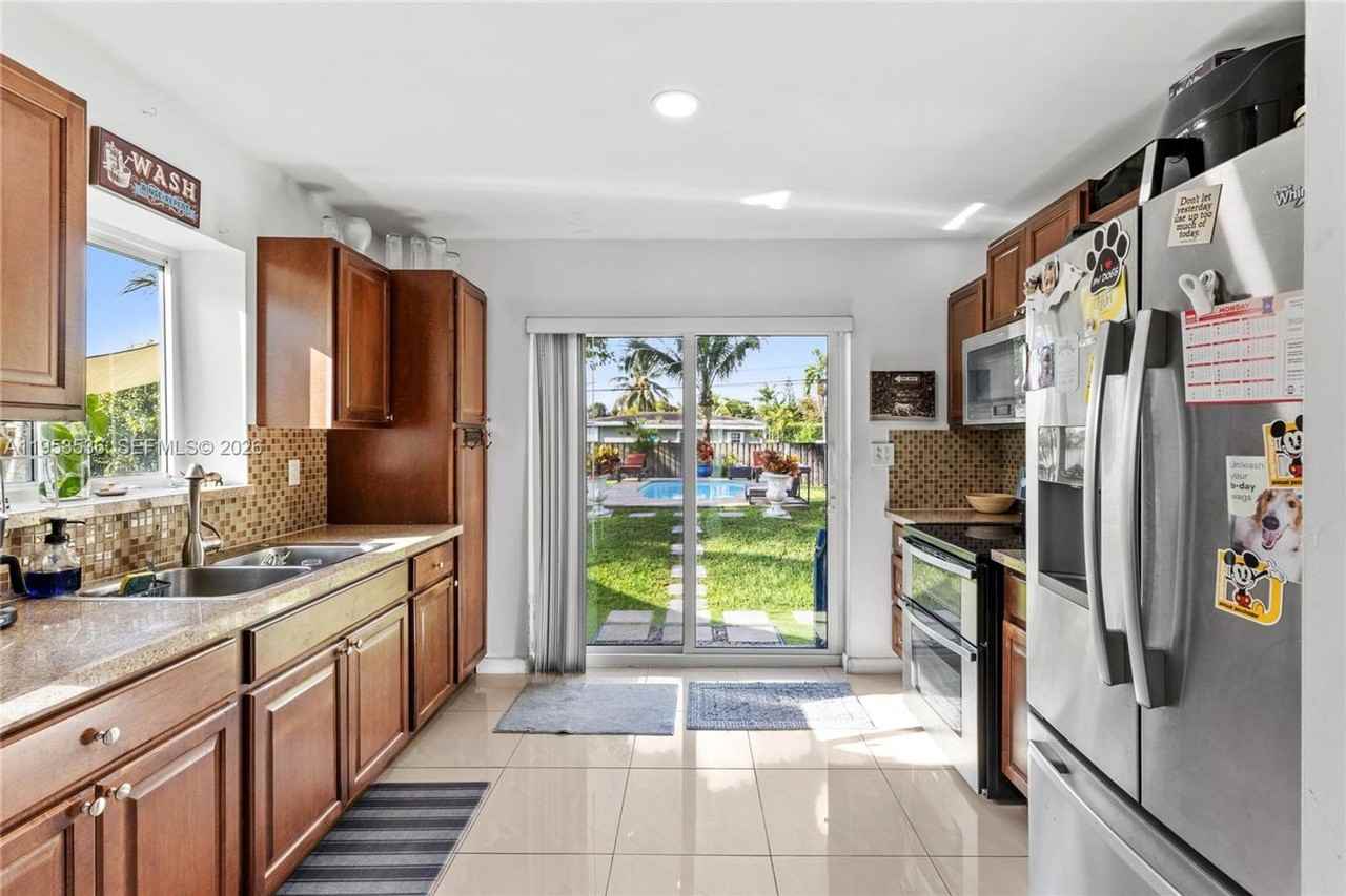 14950 S Biscayne River Dr - Photo 2 of 23
