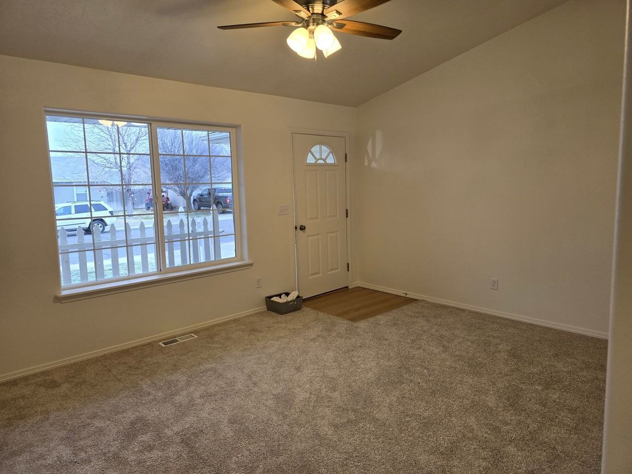 1428 Saddler St - Photo 4 of 25