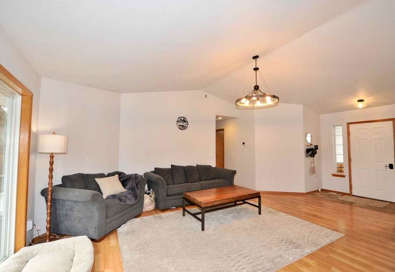 8448 N Parkside Dr - Photo 5 of 33