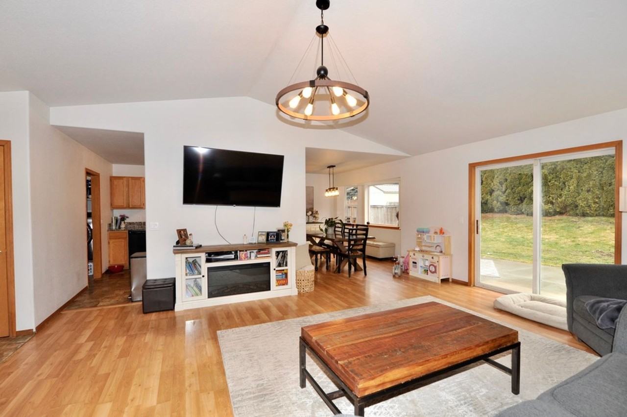 8448 N Parkside Dr - Photo 6 of 33