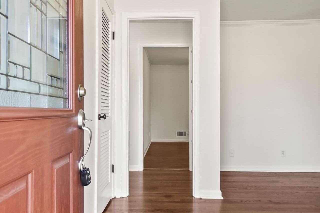 2082 Idlewood Dr - Photo 2 of 25