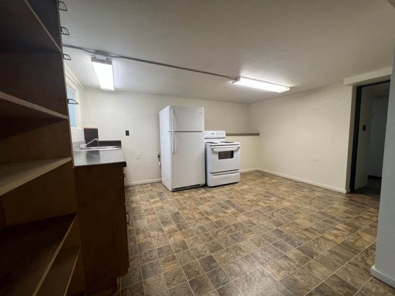 2524 Ne Division St - Photo 5 of 11