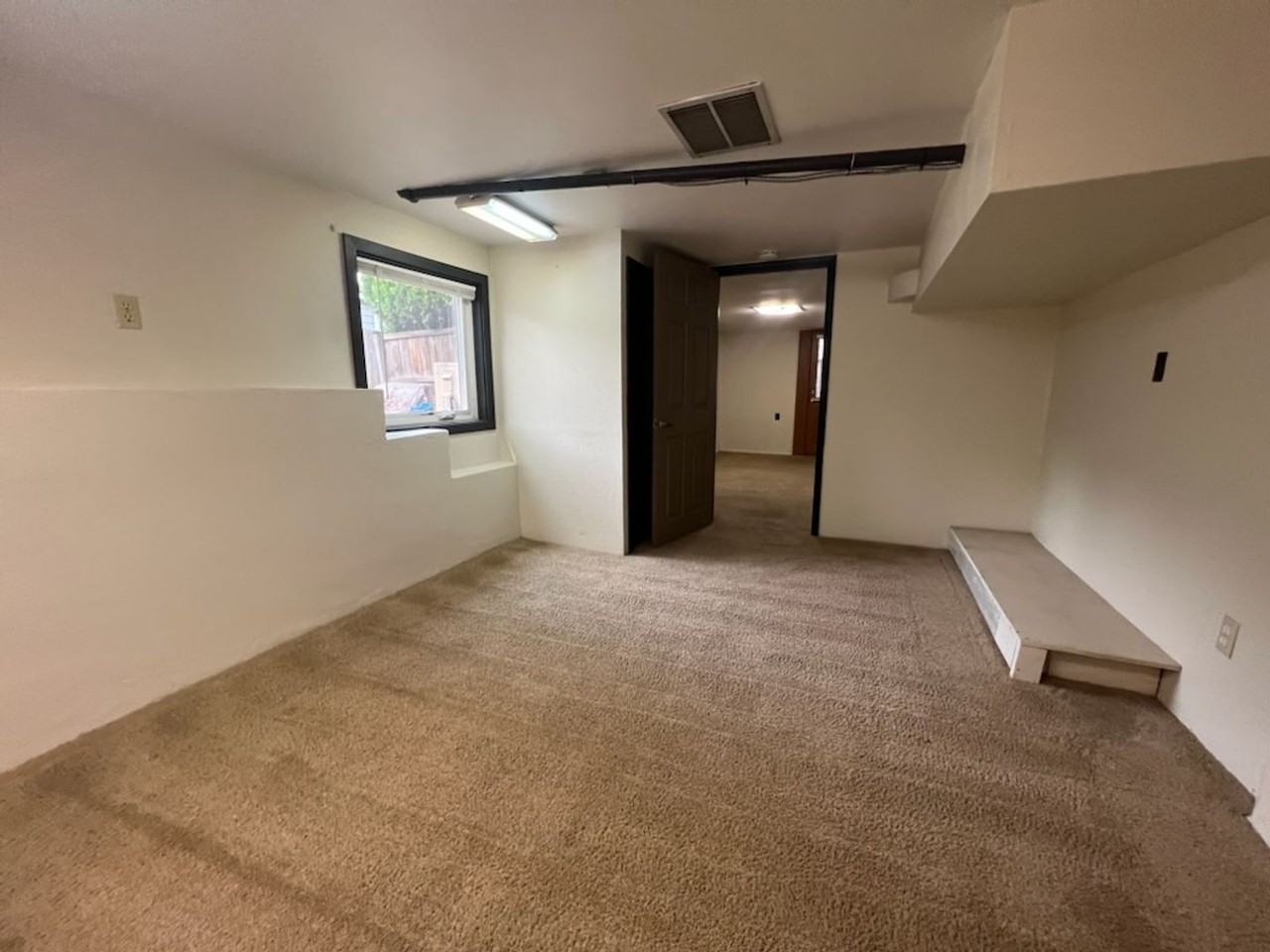 2524 Ne Division St - Photo 7 of 11