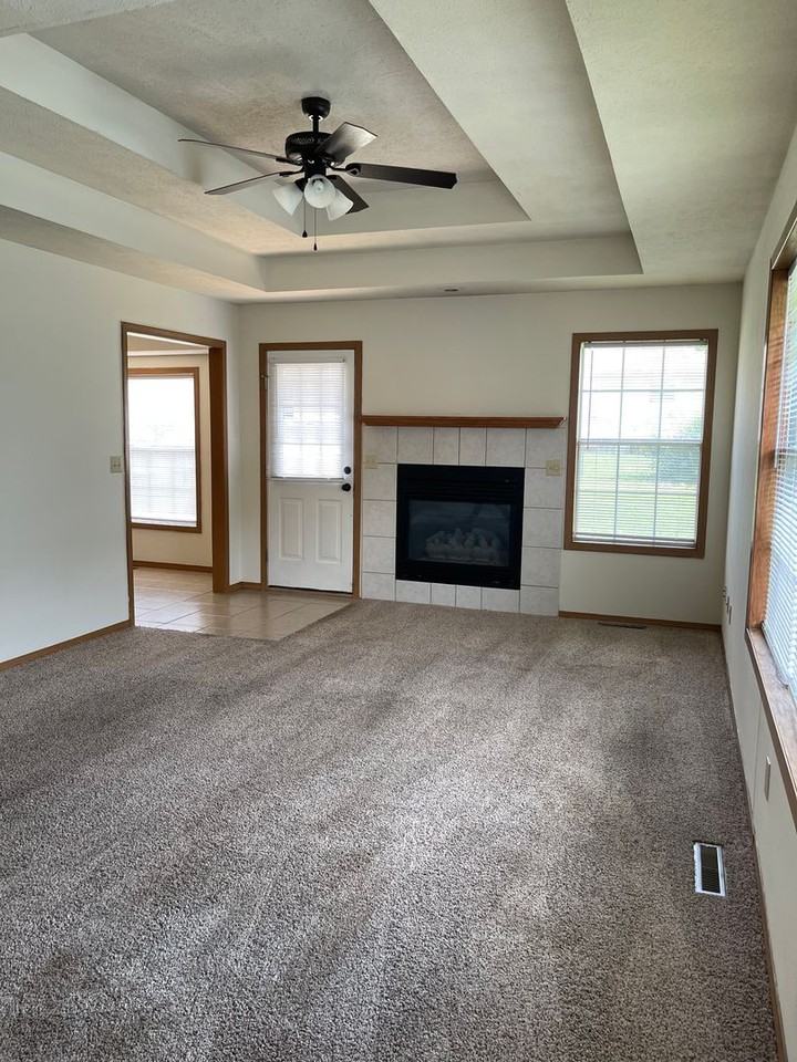 816 S Pinhook Dr - Photo 3 of 9