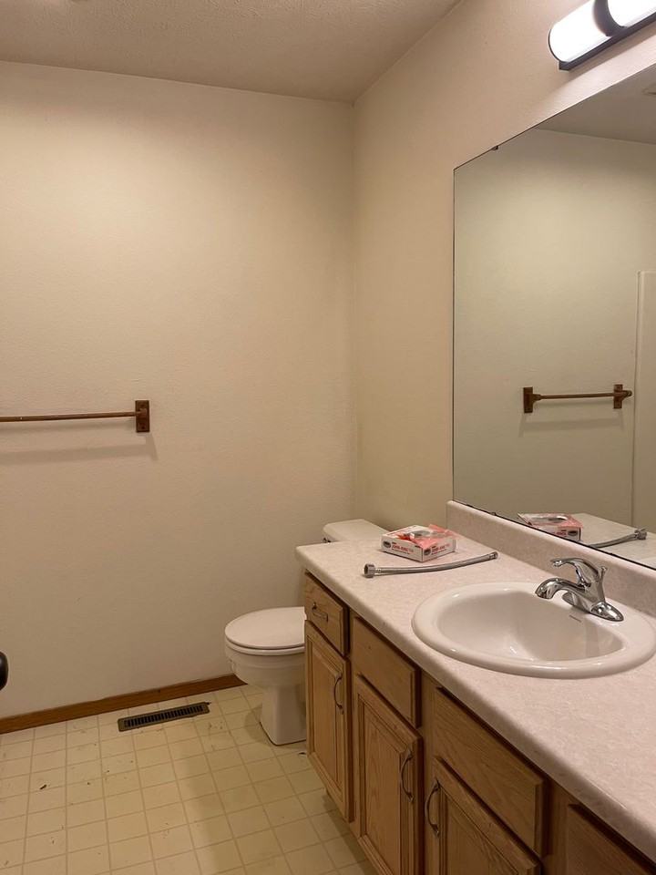 816 S Pinhook Dr - Photo 4 of 9