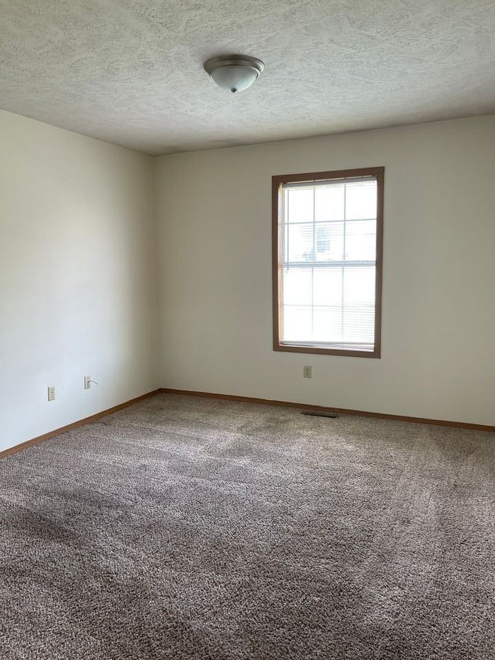 816 S Pinhook Dr - Photo 5 of 9