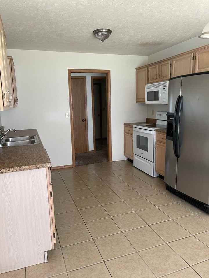 816 S Pinhook Dr - Photo 6 of 9