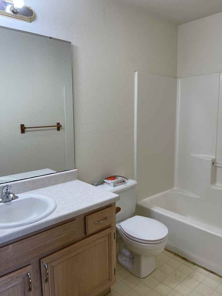 816 S Pinhook Dr - Photo 7 of 9