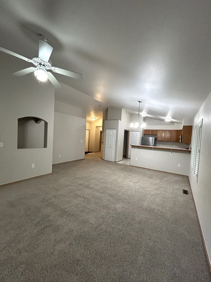 18309 Champions Dr - Photo 5 of 22