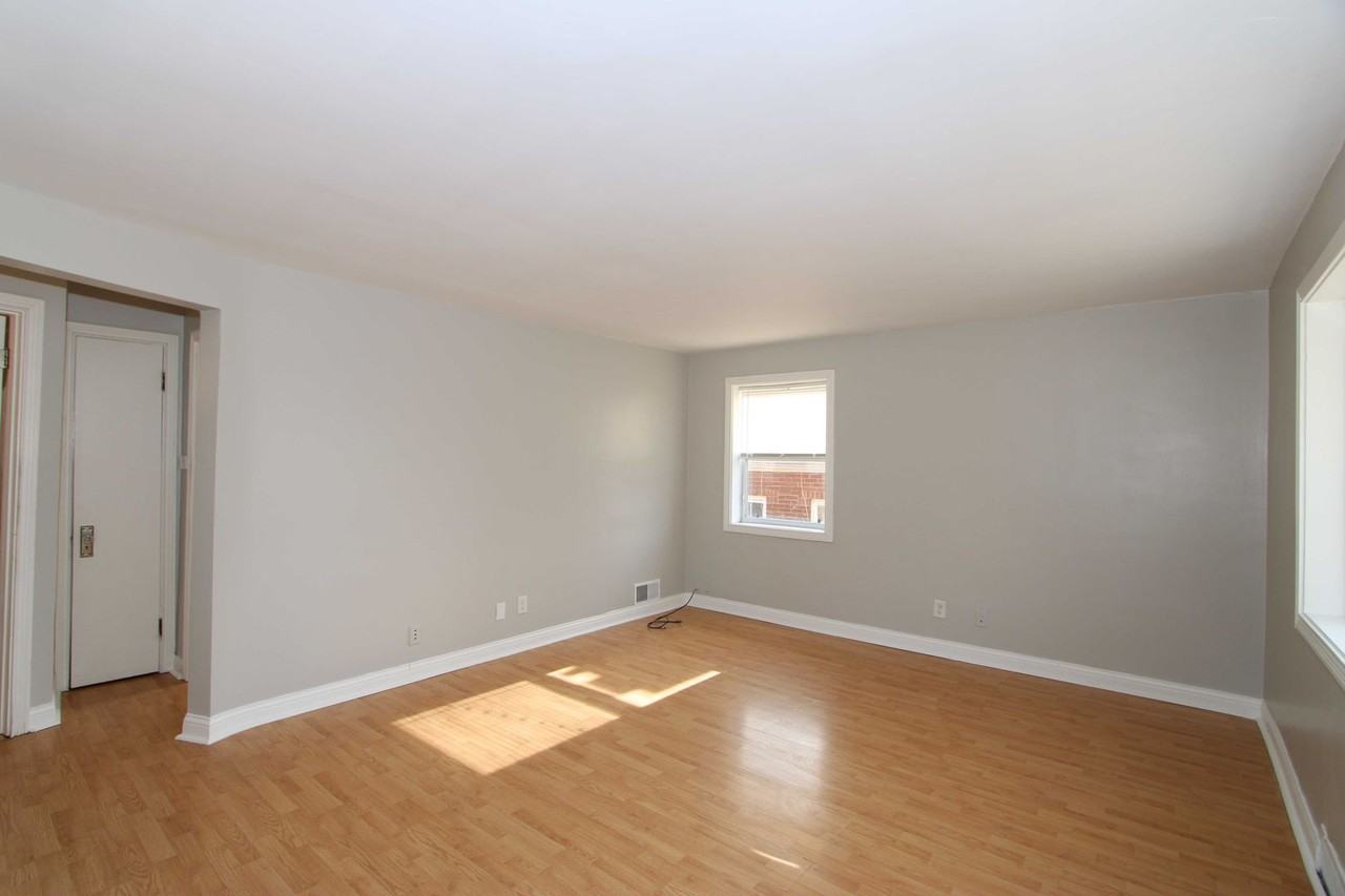 3970 Roswell Ave - Photo 5 of 25