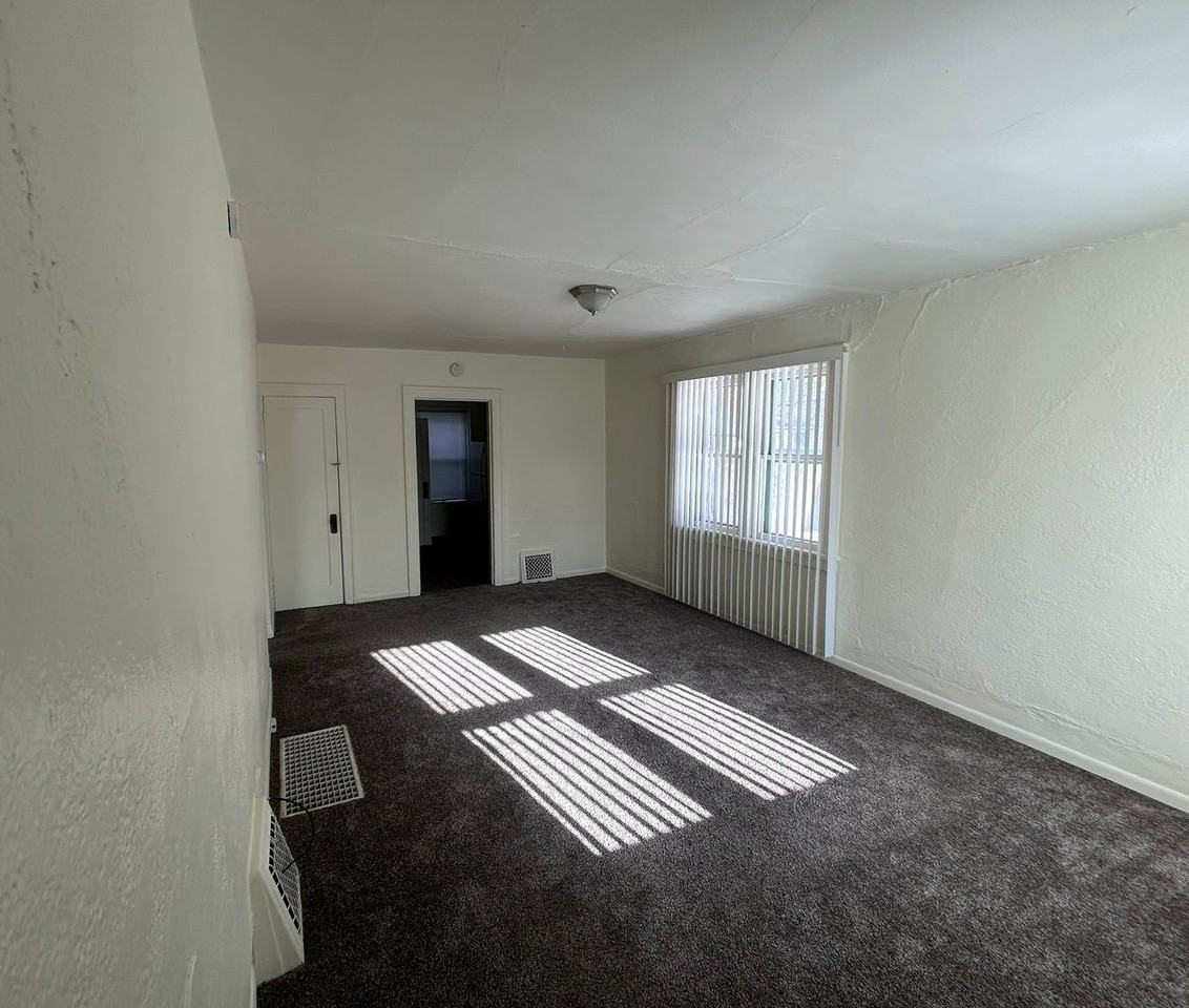 18 8th Ave Nw - Photo 3 of 15