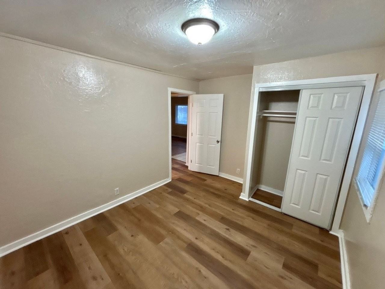sF01537 - Photo 3 of 25