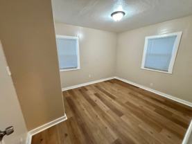 sF01537 - Photo 1 of 1