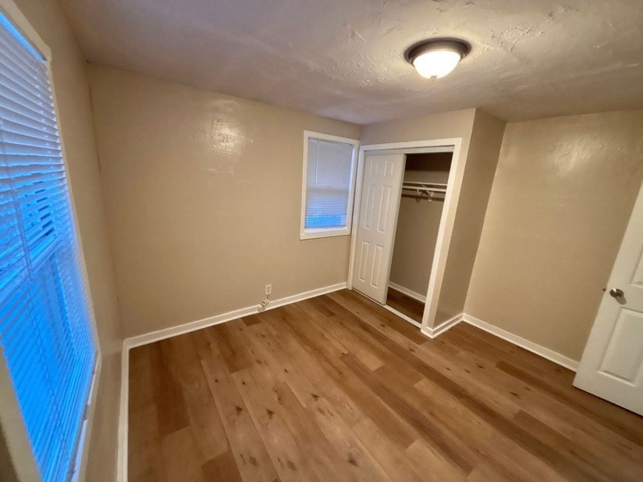 sF01537 - Photo 6 of 25