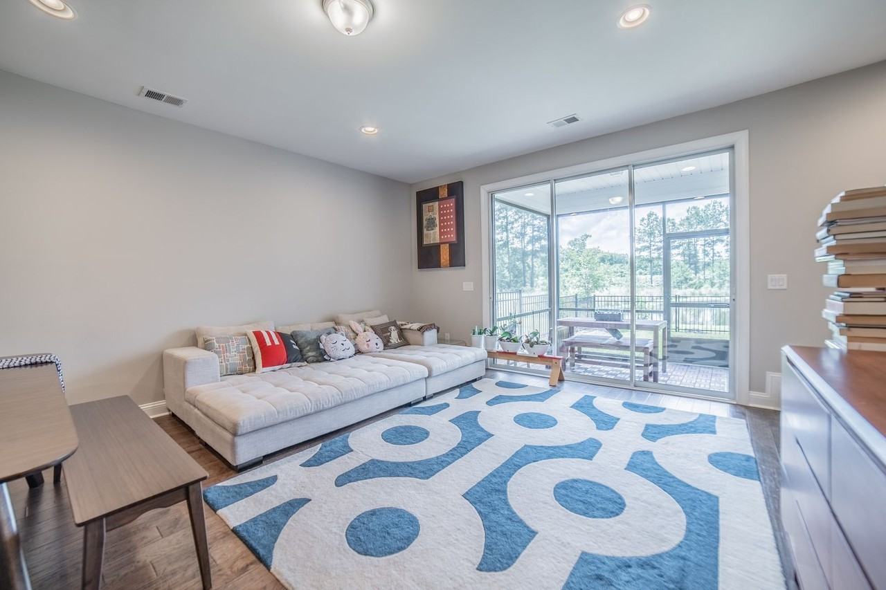 226 Lake Lily Dr - Photo 5 of 32