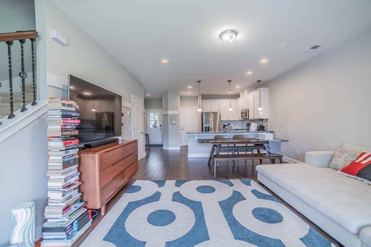 226 Lake Lily Dr - Photo 7 of 32