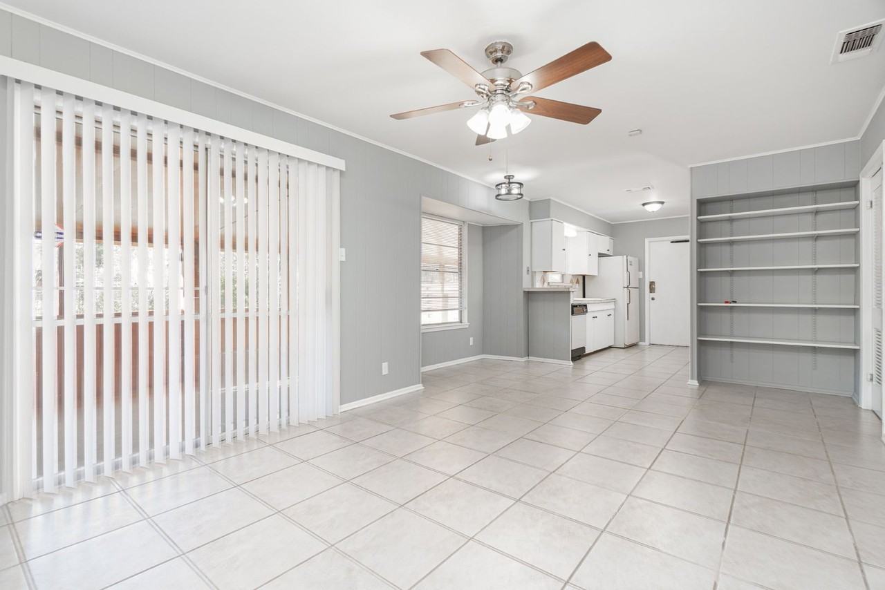 5836 Sloan Dr - Photo 3 of 15