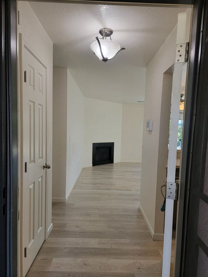 1506 S Crenshaw St - Photo 3 of 27